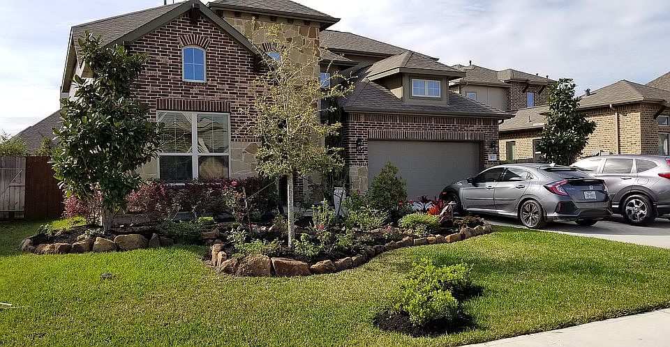 1st image of 323 Woodway Dr