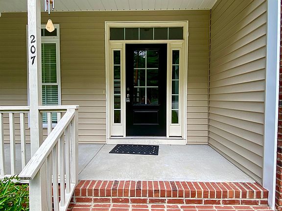 3rd image of 207 Lake Dr