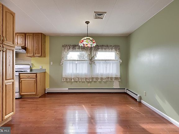 5th image of 104 Horseshoe Dr