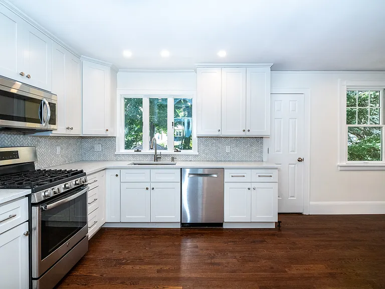 162 Rockingstone Ave — Photo 12