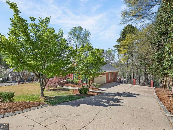 3rd image of 129 Oak Walk
