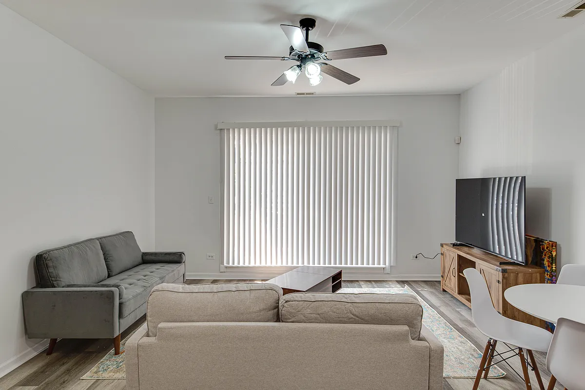 Living room - W Huron St