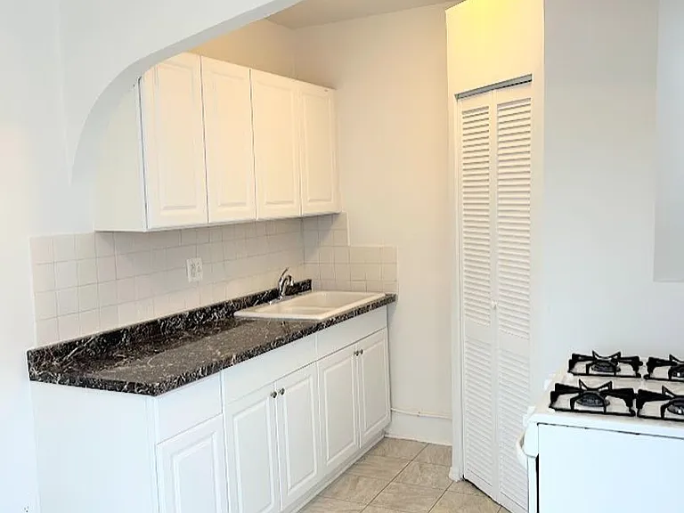 501 Peabody St NW — Photo 1