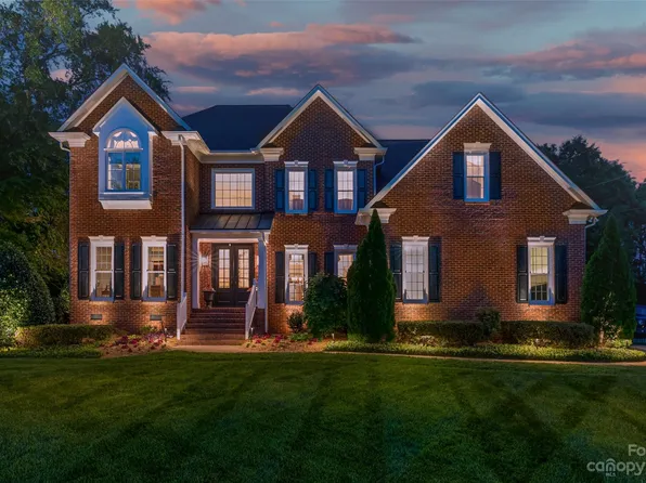 10601 Megwood Dr, Charlotte, NC 28277