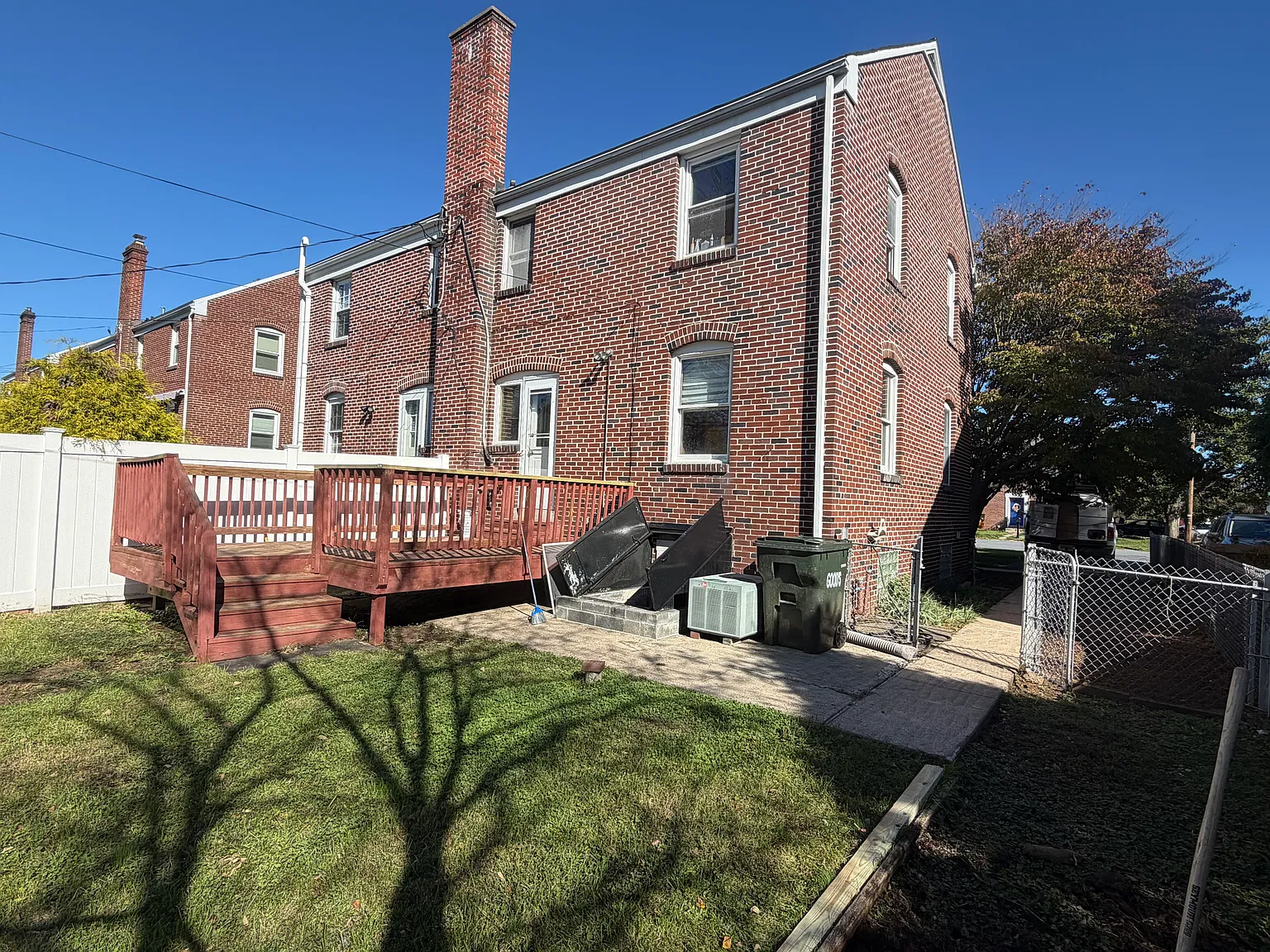 3 bed, 1100 sqft, $1,800 — Photo 1