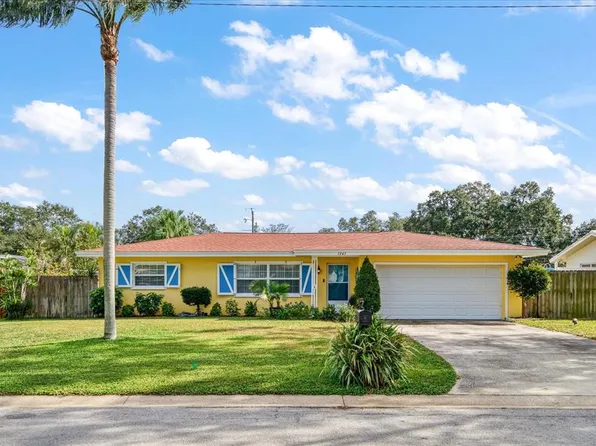 1361 Windsor Dr, Clearwater, FL 33756