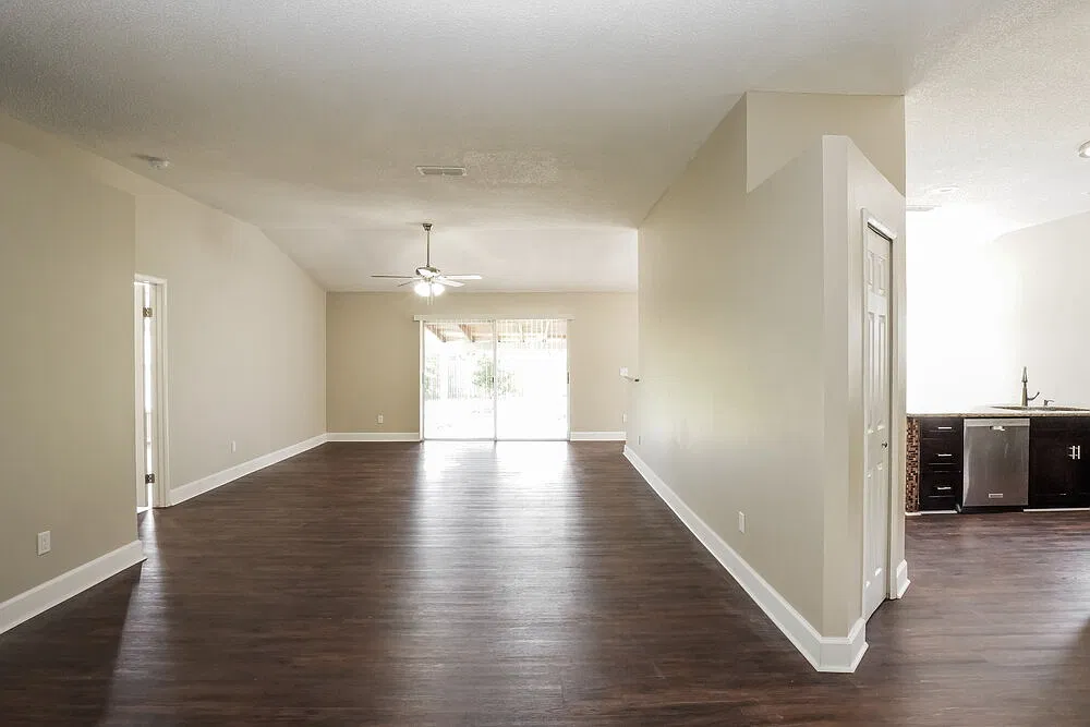 3 bed, 2.0 bath, 1658 sqft, $2,555 — Photo 3