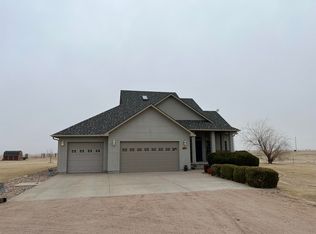 10592 Knottingham Dr, Dodge City, KS 67801