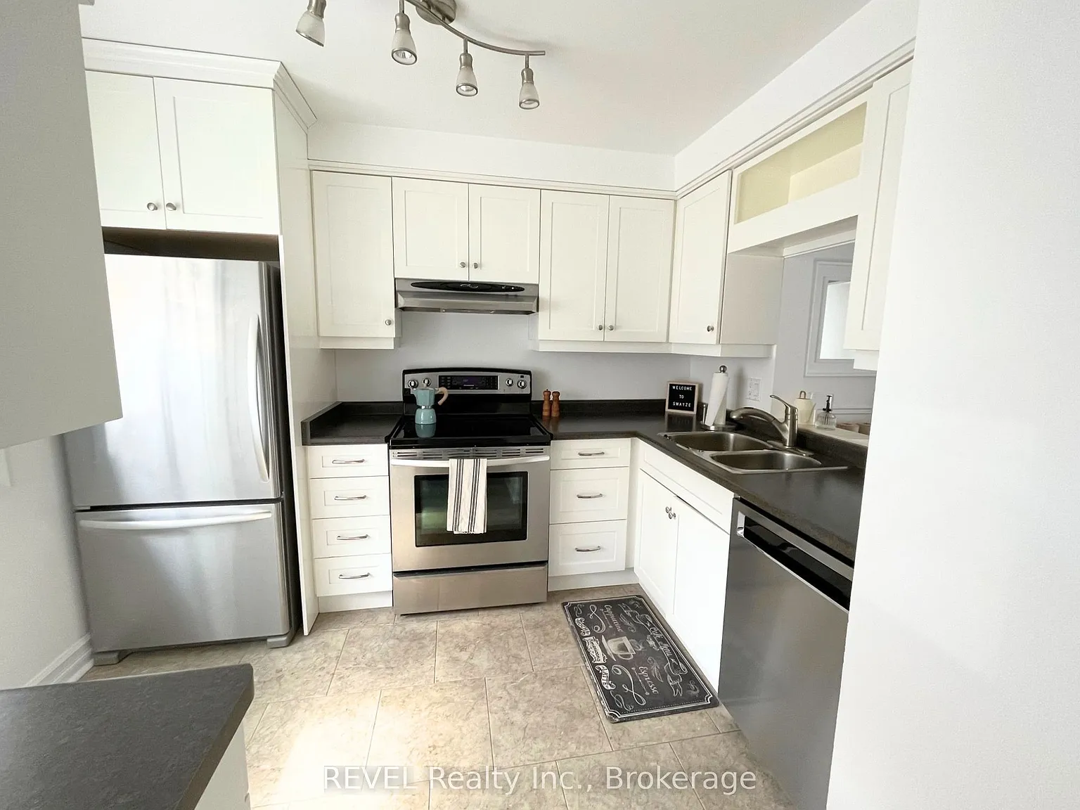 3 bed, $2,300 — Photo 3