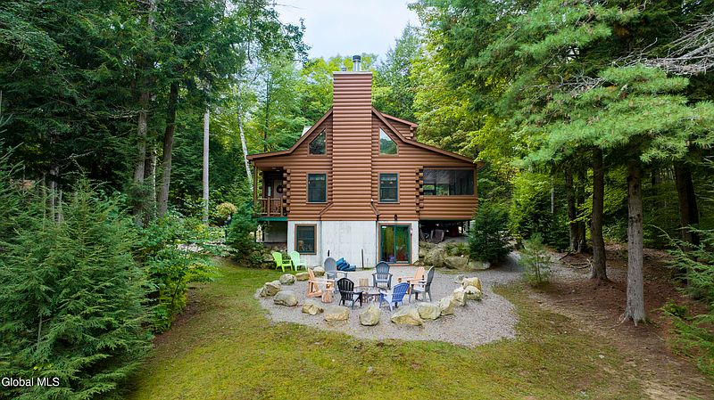 3rd image of 426 E Kelm Pond Road
