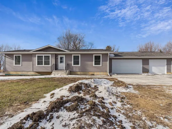 3643 Schenk Rd, Waterloo, IA 50703