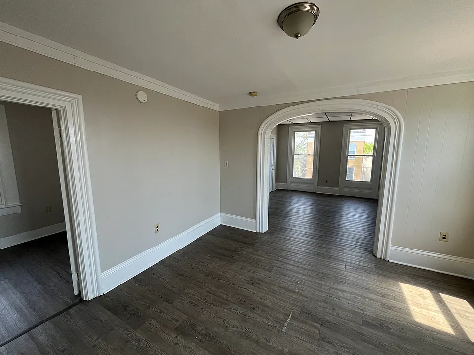 137 Main St #3