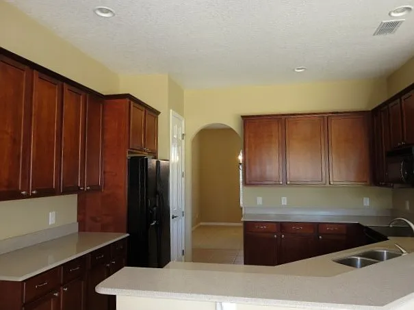 5 bed, 4.5 bath, 3281 sqft, $3,710 — Photo 2