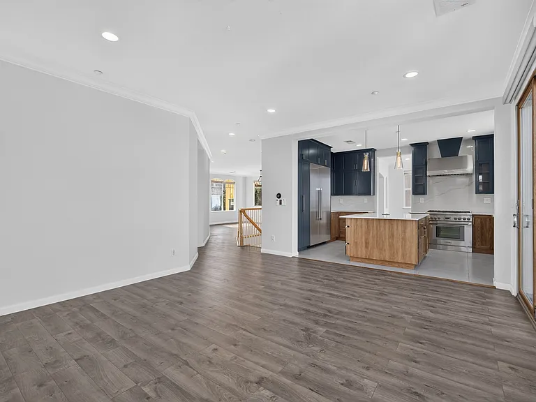 208 Goodwin Dr — Photo 22