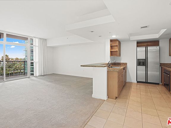 4th image of 13700 Marina Pointe Dr Unit 727