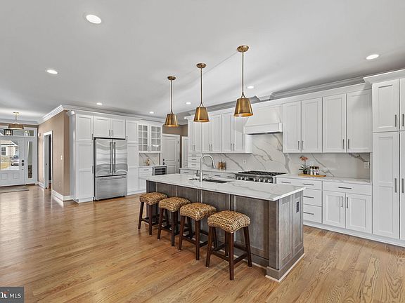 3rd image of 307 Summerfield Dr