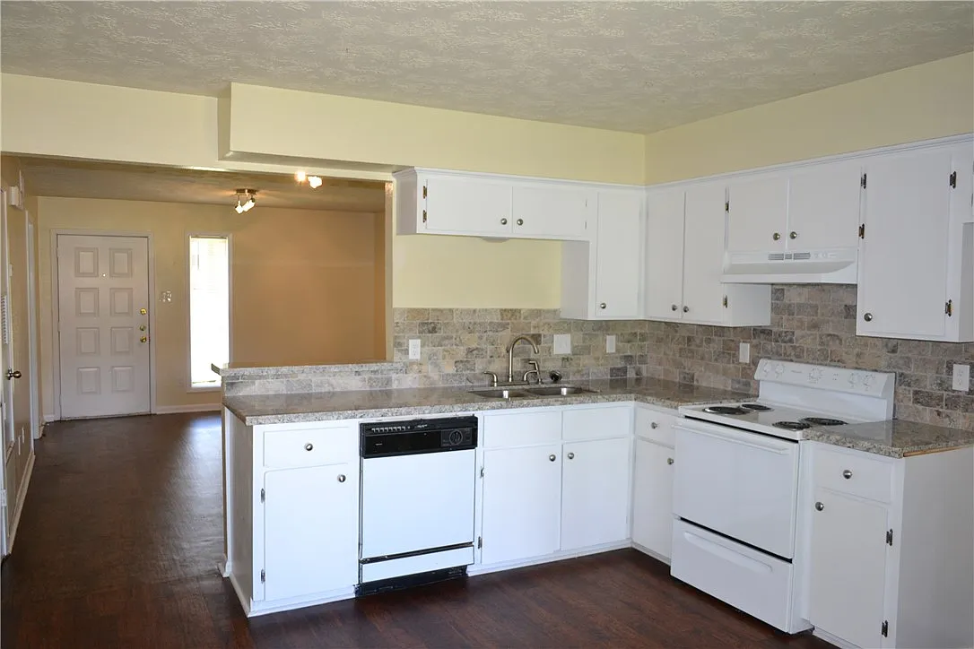 2 bed, 1.5 bath, 948 sqft, $1,025 — Photo 1