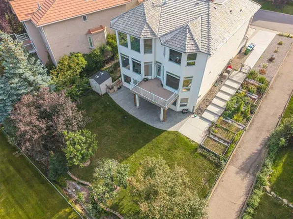 231 E Hamptons Ter NW, Calgary, AB T3A 5R5