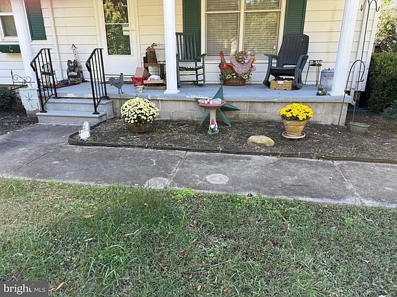 2nd image of 7132 Airport Rd