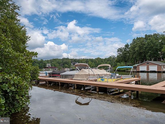 4th image of 4 Pine Harbour Dr