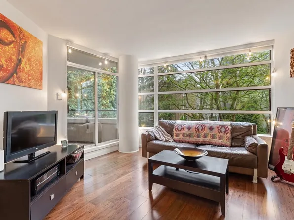 1225 Barclay St #201, Vancouver, BC V6E 1H5