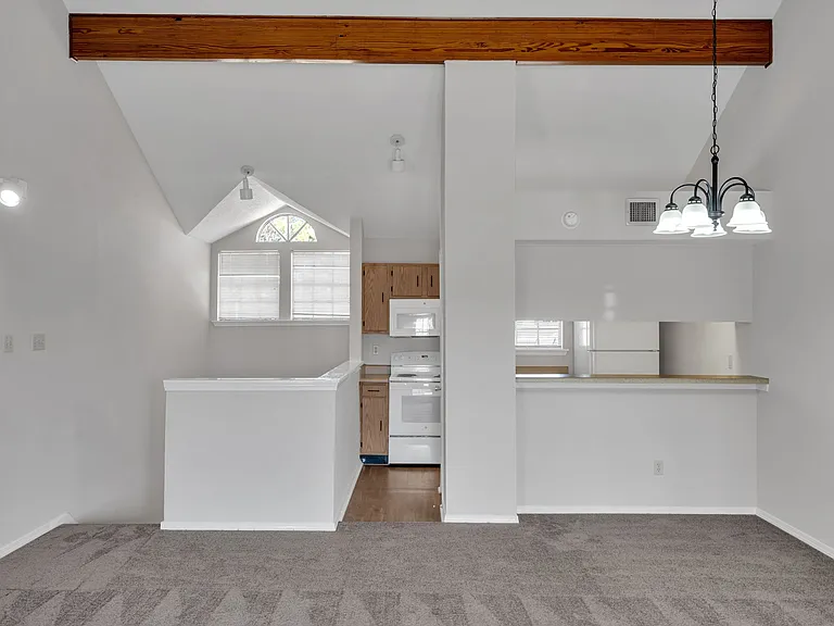 Woodlake Apartments — Photo 45
