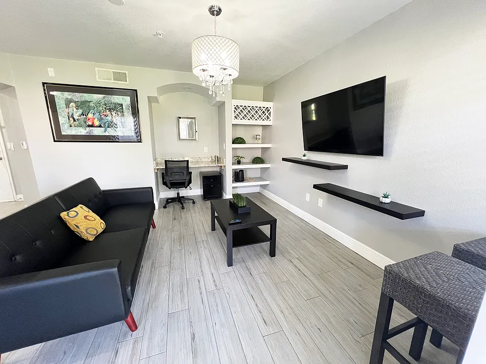 7280 Westpointe Blvd #815