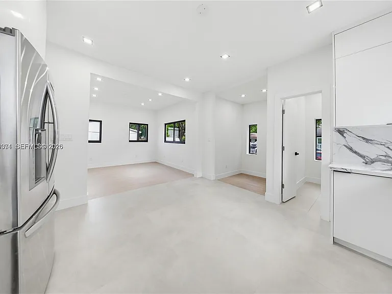 1021 NW 48th St — Photo 9