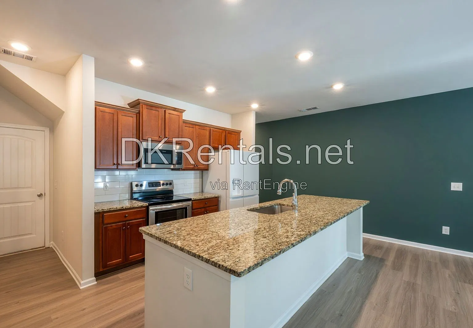 3 bed, 2.5 bath, 1776 sqft, $2,000 — Photo 4