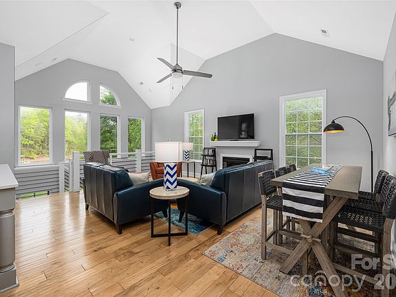 4th image of 1325 Lytton Ln