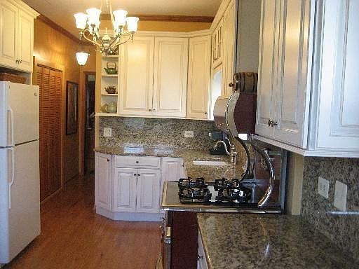 5th image of 1534 W Hood Ave