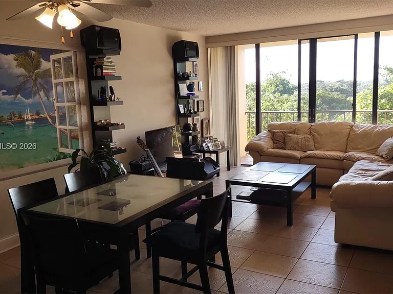 1470 NE 123rd St #A606 — Photo 4