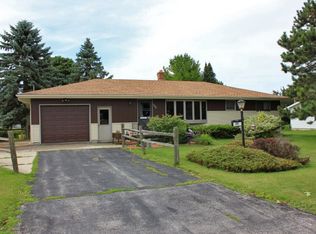 811 Armstrong Ave, Howards Grove, WI 53083