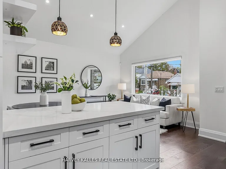 568 Northcliffe Blvd — Photo 16
