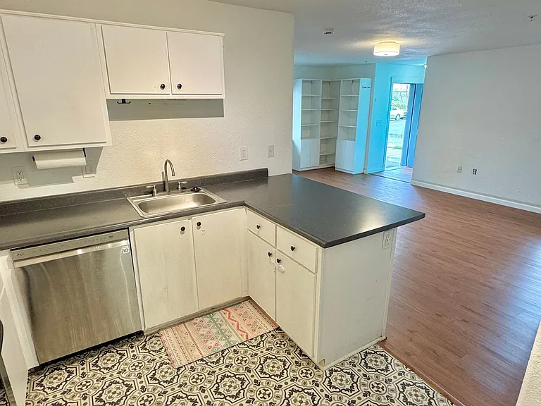 9837 NE Irving St #301 — Photo 8