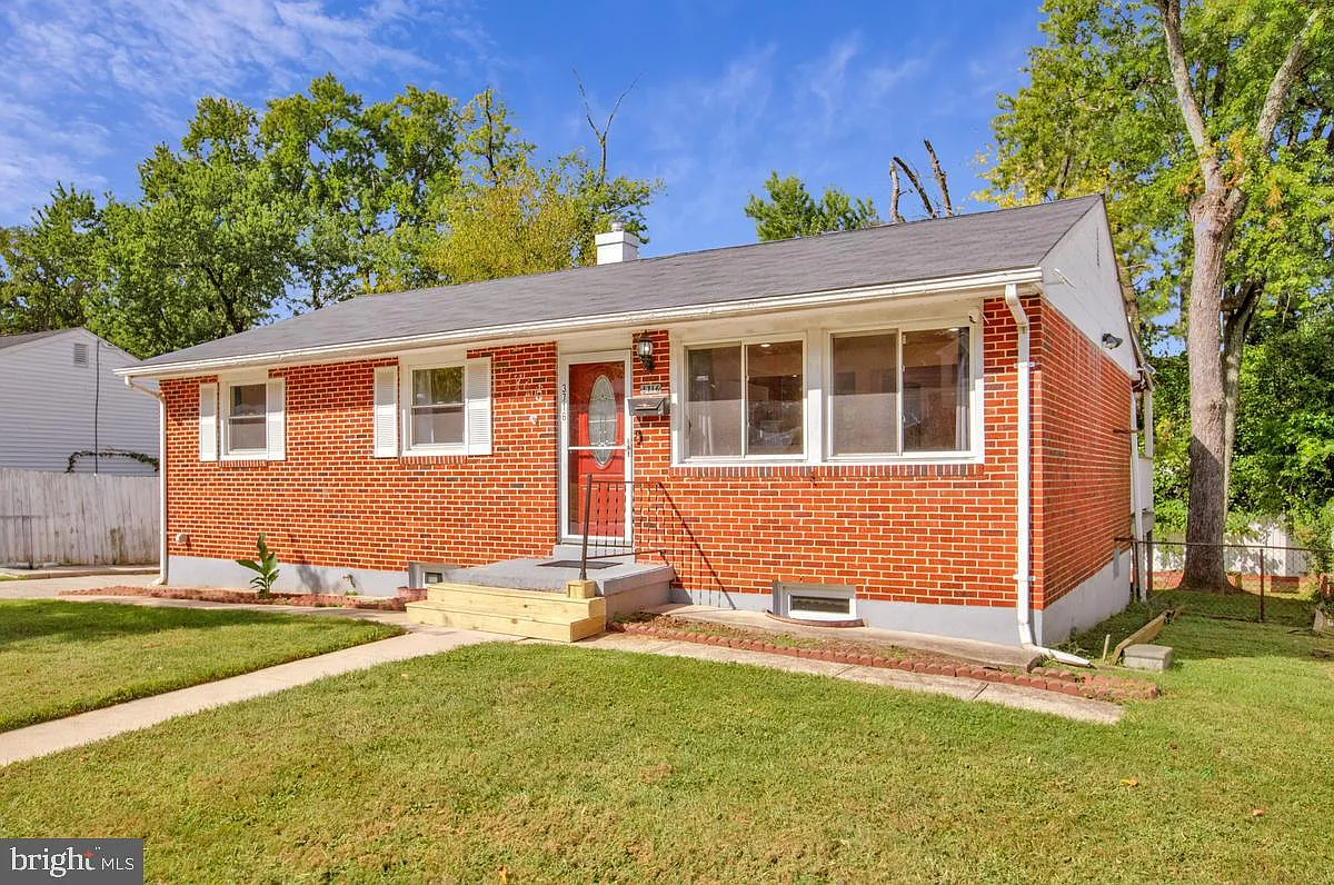 4 bed, 2.0 bath, 1560 sqft, $3,000 — Photo 3