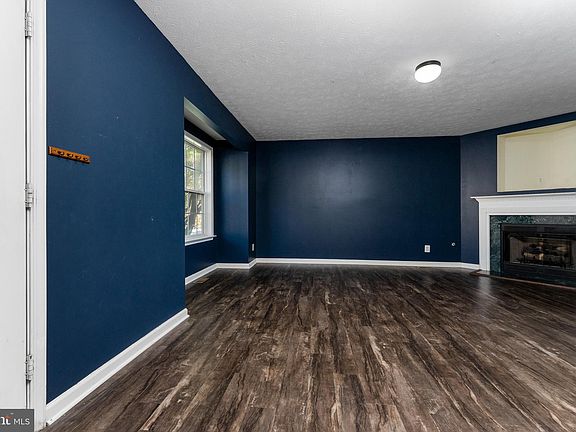 3rd image of 203 Regina Ln