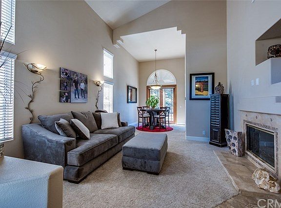 3rd image of 837 S Lee Marie Cir