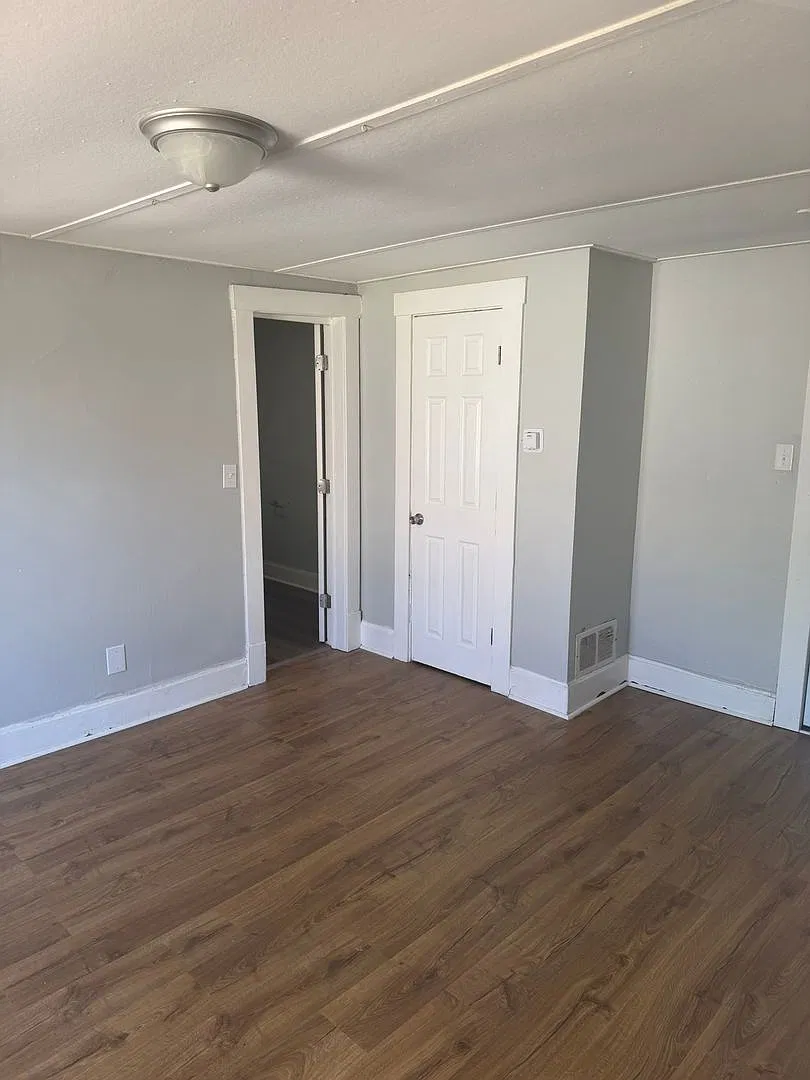 403 Maple Ave — Photo 3