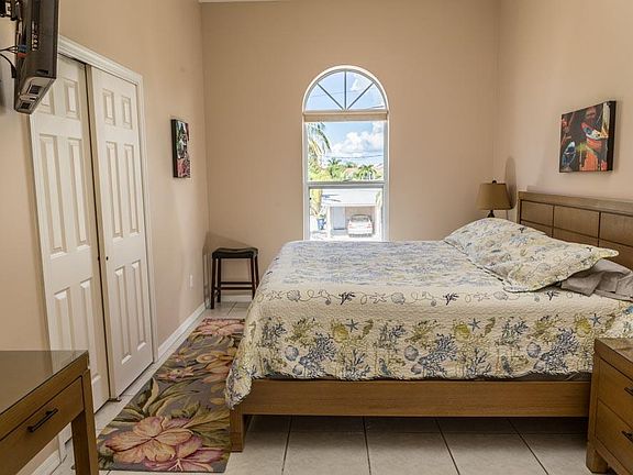 4th image of 244 Flamingo St