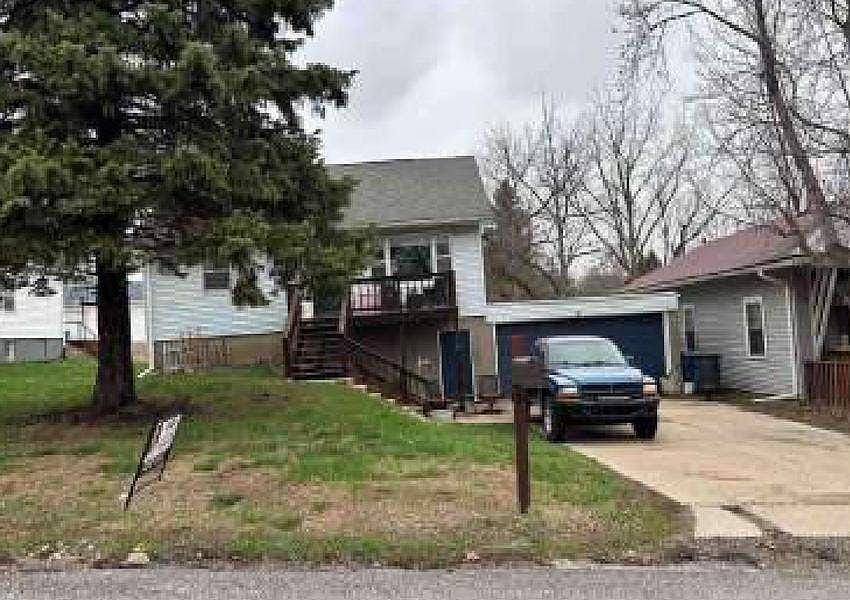 1st image of 872 5th Ave N