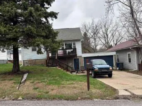 872 5th Ave N, Clinton, IA 52732