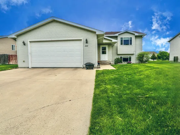 1020 13th Ave SW, Aberdeen, SD 57401