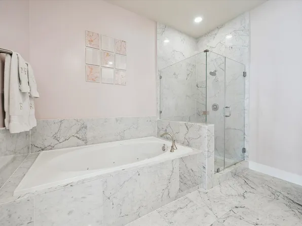 4721 E Banning Dr, Houston, TX 77027