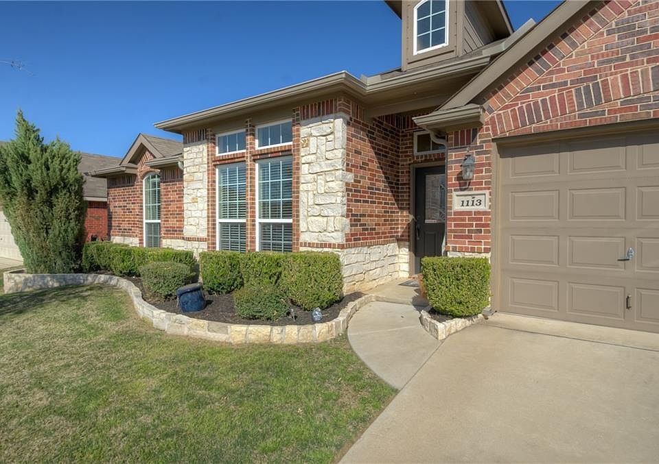1st image of 1113 Hidden Lake Dr