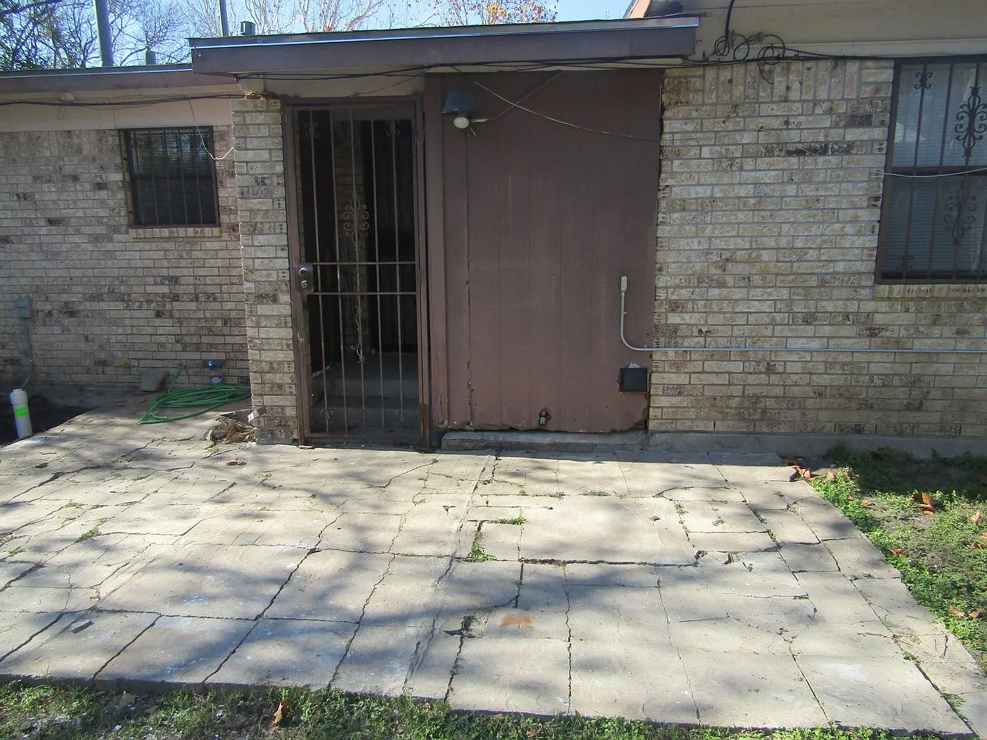 3 bedroom 2 bath home — Photo 2