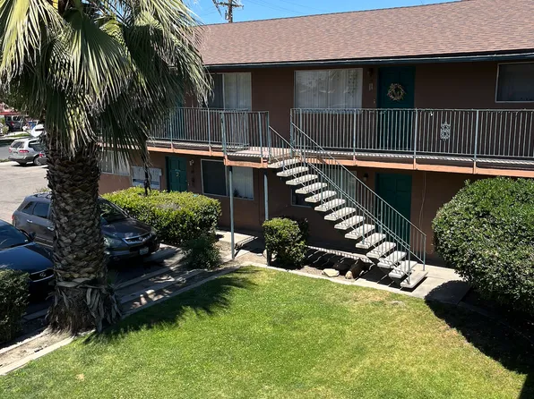 421 Kaweah St APT B, Hanford, CA 93230