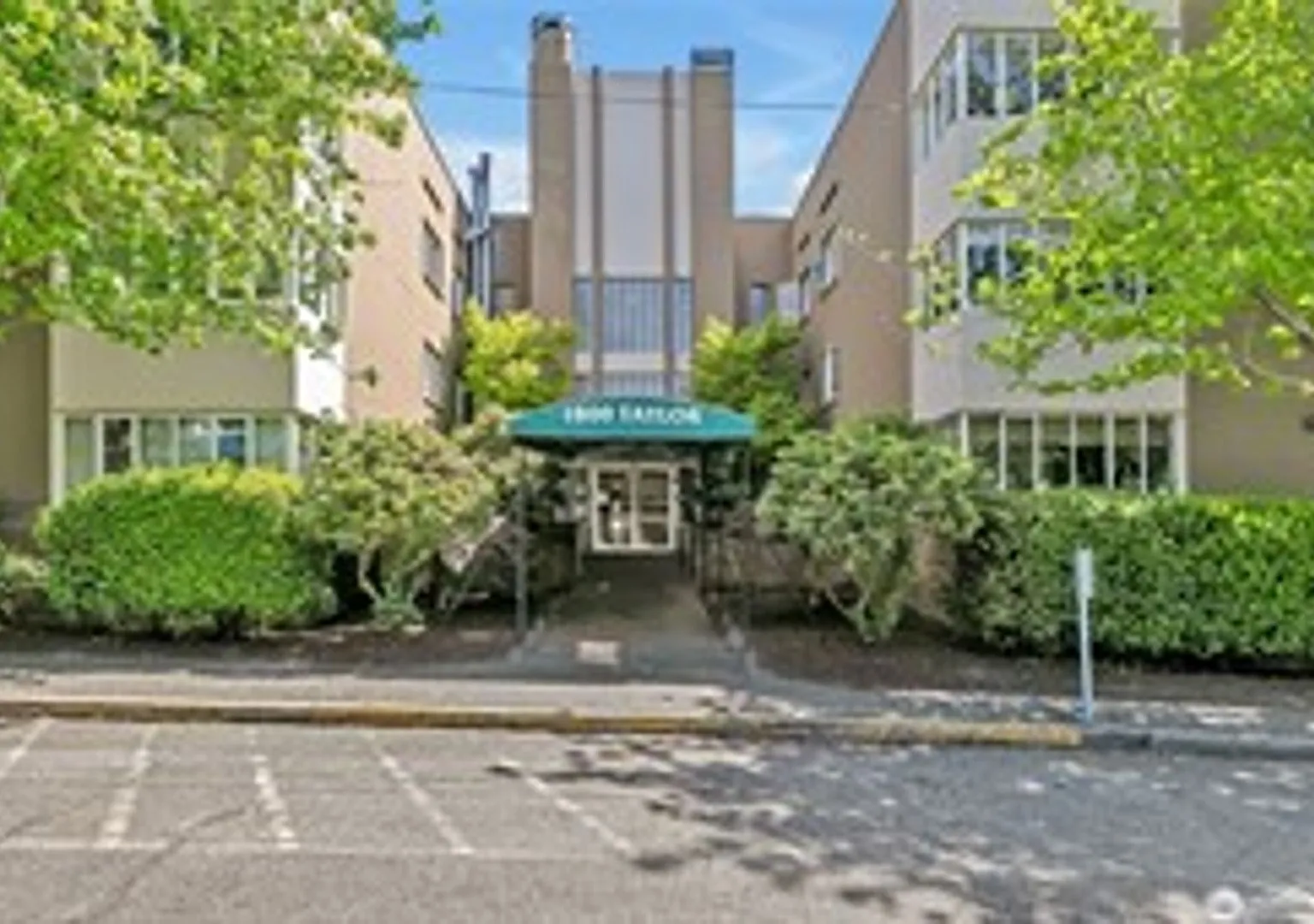 3Bd/2Ba Seattle Condo — Photo 1