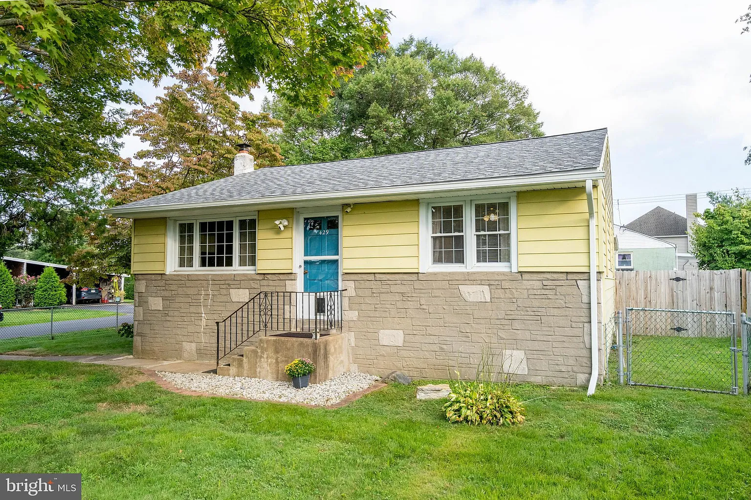 429 Parkview Ave photo 1