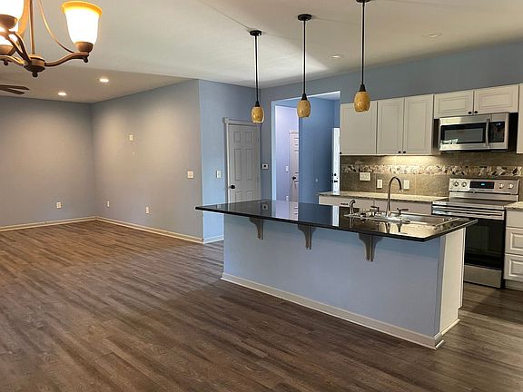 4th image of 1309 Frankie Ln